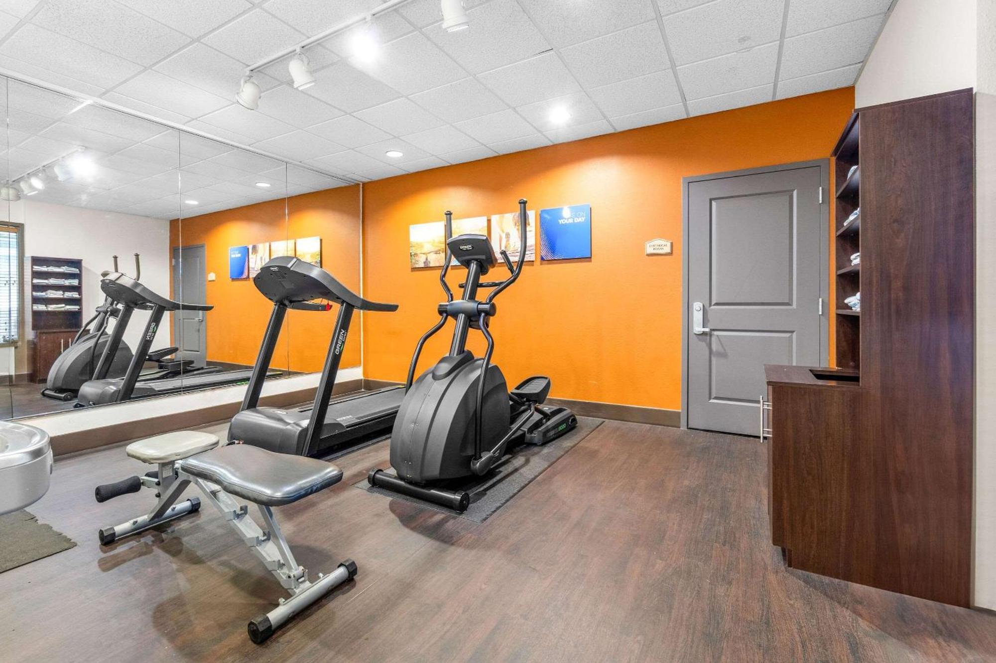Comfort Suites Jackson I-40 מראה חיצוני תמונה
