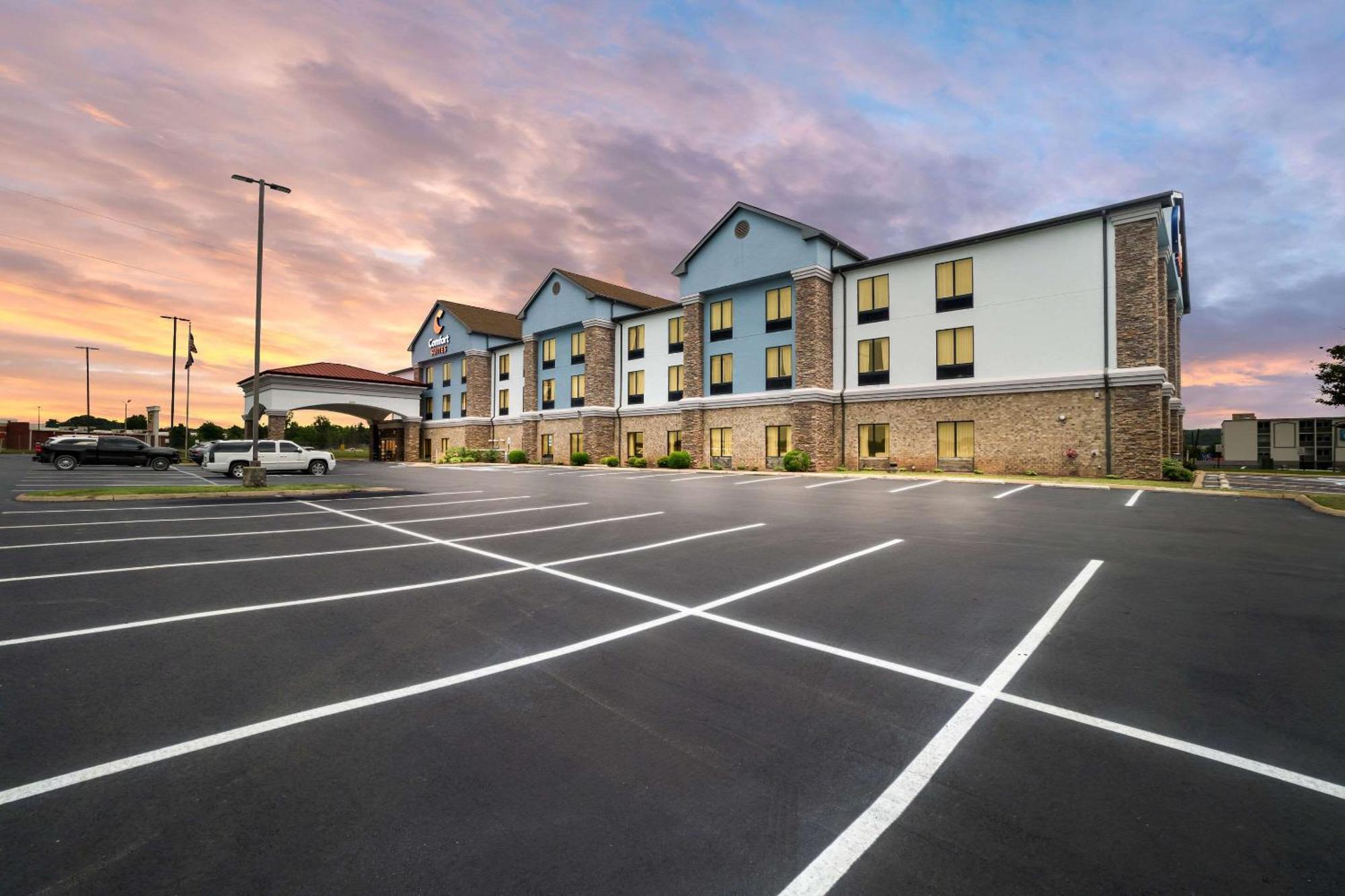 Comfort Suites Jackson I-40 מראה חיצוני תמונה
